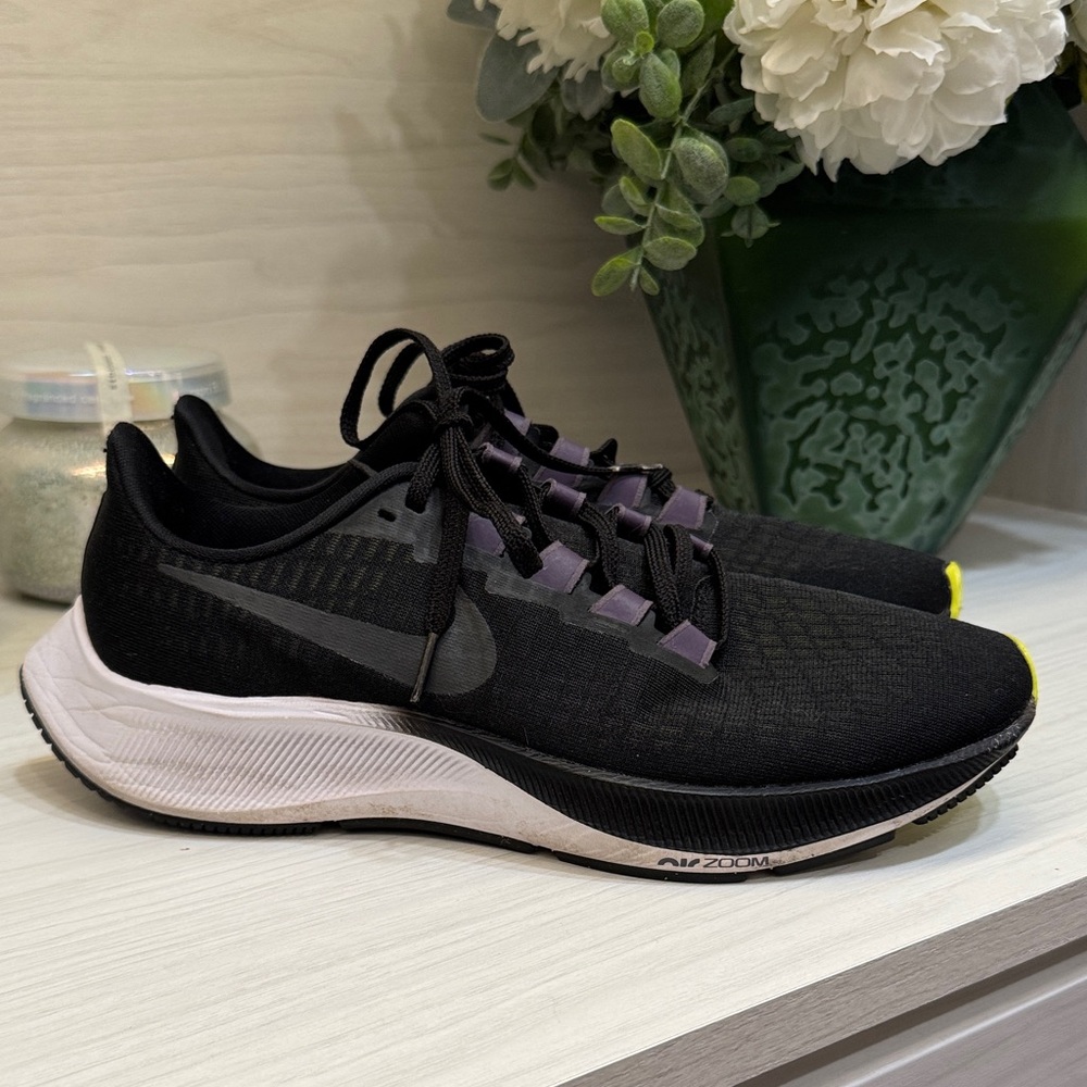 Nike Women's Black and Gray Athletic Shoes (size 9.5)